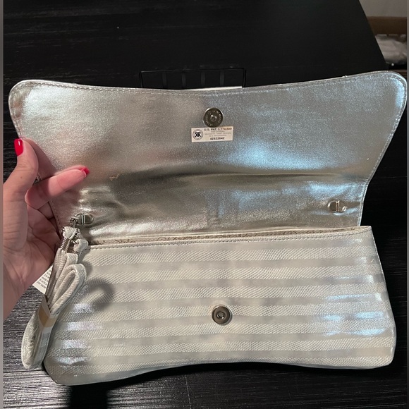NWT J.Renee Silver Evening Bag - Picture 3 of 5